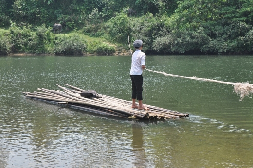 ben dong song giang