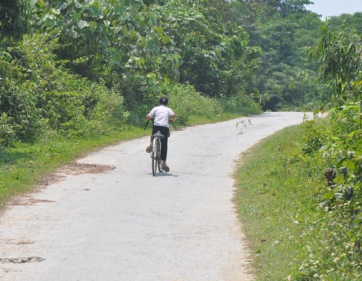 ben dong song giang