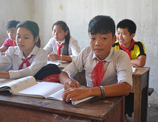 ben dong song giang