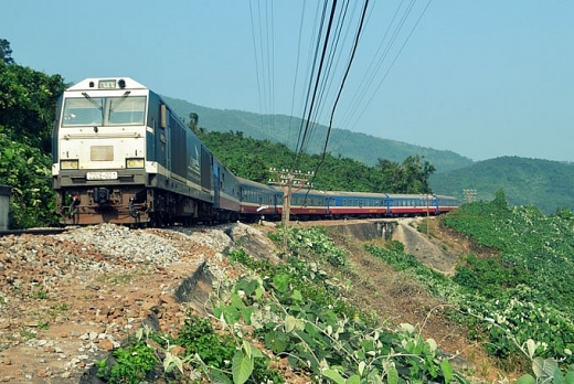 tren cung duong sat vuot deo hai van