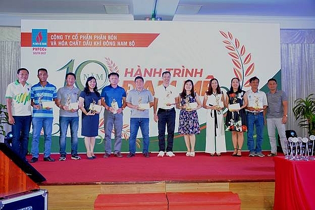 mot thap ky truong thanh
