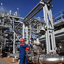 pertamina van chuyen chuyen hang lng dau tien tu lo sanga sanga