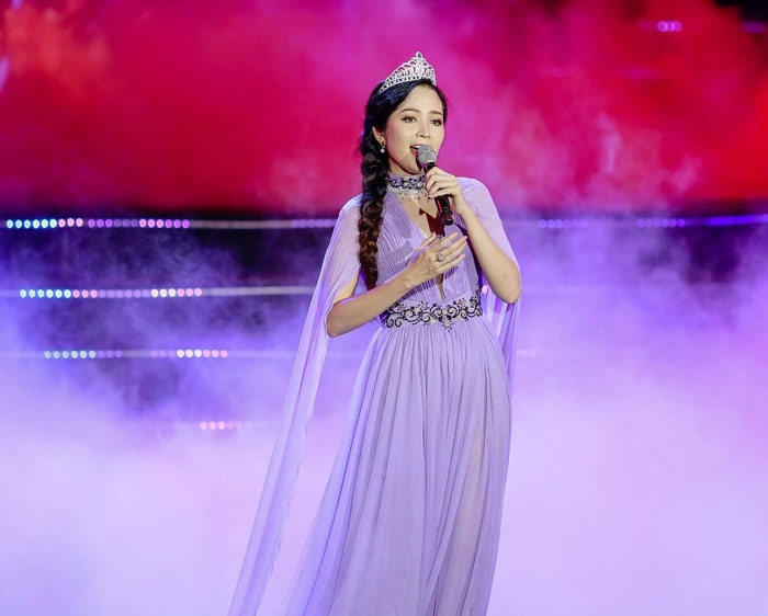 hoa hau thien nga duyen dang duoc tao boi thong minh ban linh song