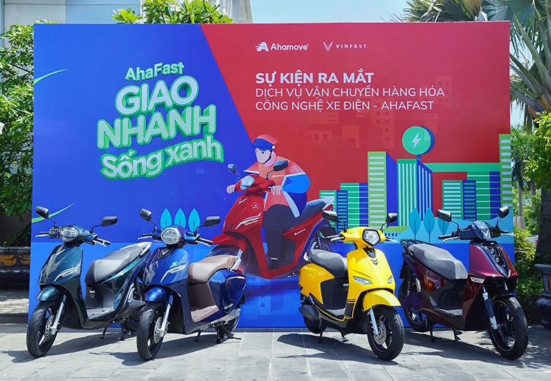Vinfast hợp tác Ahamove ra mắt dịch vụ vận chuyển hàng hóa công nghệ xe điện AhaFast