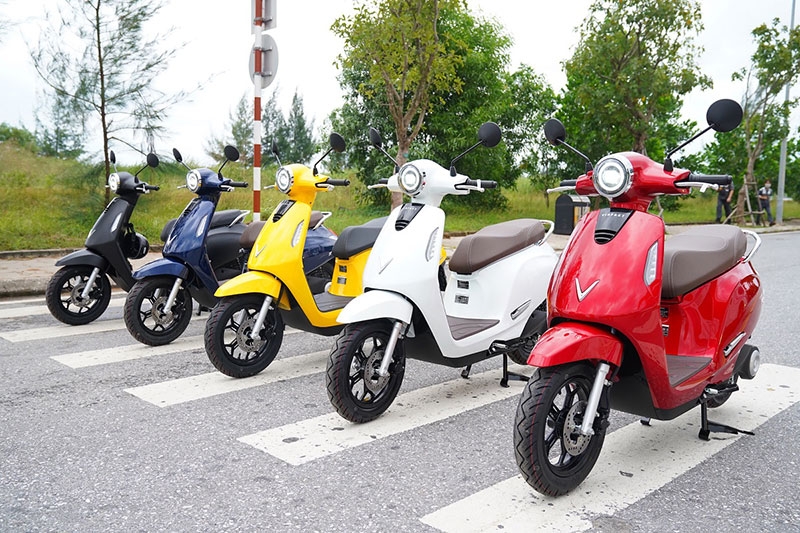 VinFast chính thức bàn giao xe máy điện Evo200