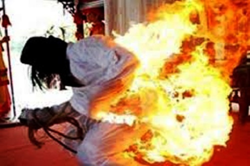 Mẹ tự thiêu để tránh đổ nợ cho con! Mẹ tự thiêu để tránh đổ nợ cho con!