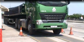 Phạt 2 xe liên tiếp chở quá tải