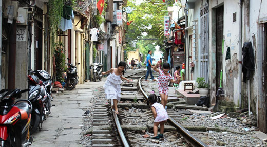 Chung sống với hiểm nguy đường sắt Chung sống với hiểm nguy đường sắt