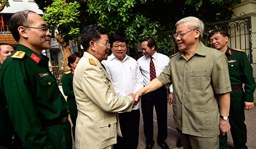 tong bi thu nguyen phu trong xung dang la to bao chinh tri hang dau