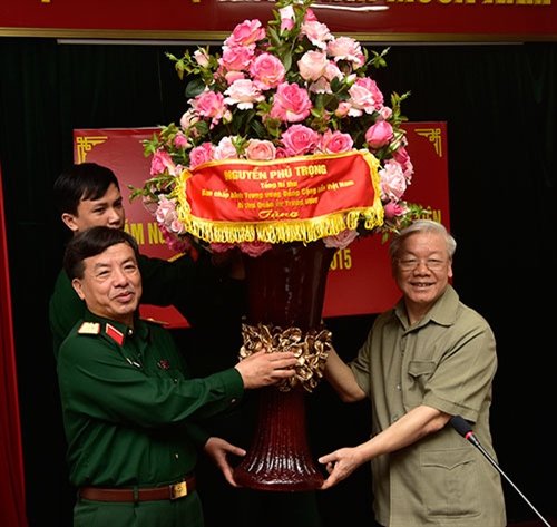 tong bi thu nguyen phu trong xung dang la to bao chinh tri hang dau