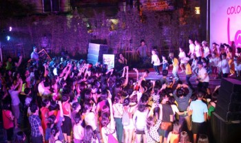 Lập thư viện giúp đỡ trẻ em vùng cao