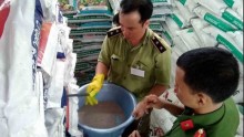 doanh nghiep san xuat phan thuoc gia tung chieu vo ngoai ruot noi hai nong dan