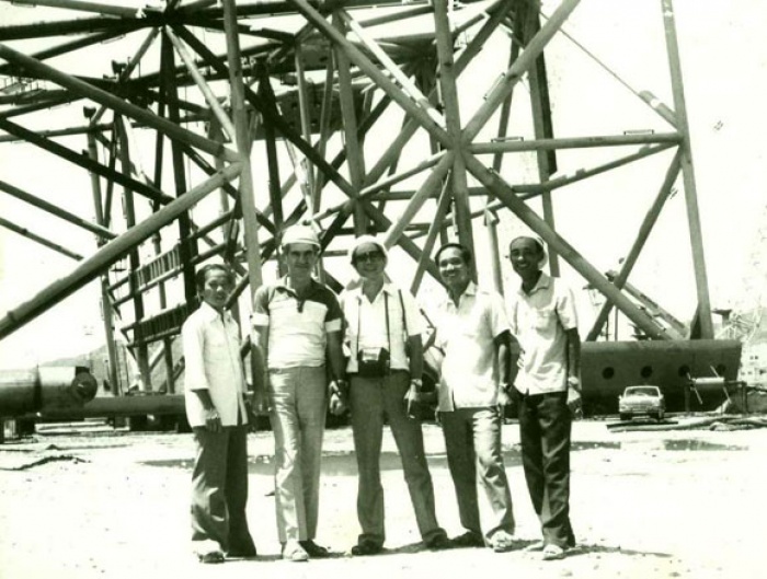 ngay dau lam chan de gian khoan