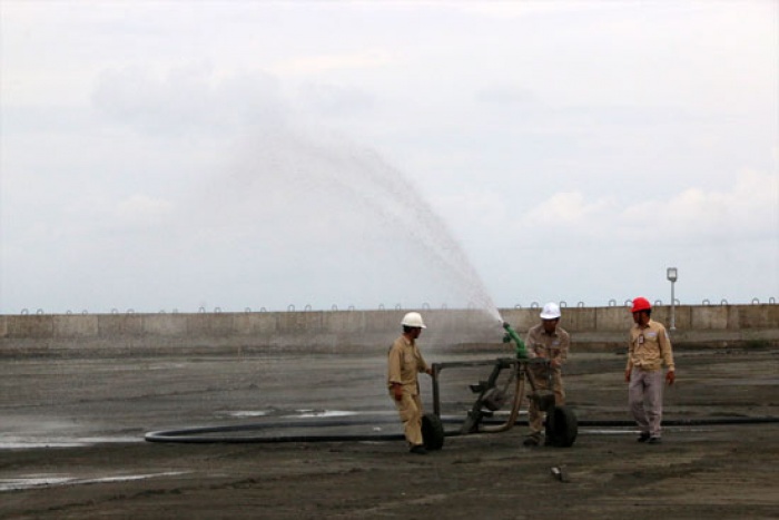 Xử lý tro xỉ ở Nhiệt điện Duyên Hải 1