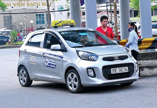 tuoi doi xe taxi bao nhieu la dung