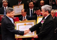 lanh dao pvn chuc mung cac nha khoa hoc nhan ngay khoa hoc va cong nghe viet nam