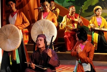 Bảo tồn giá trị nguyên bản hay chiều công chúng?