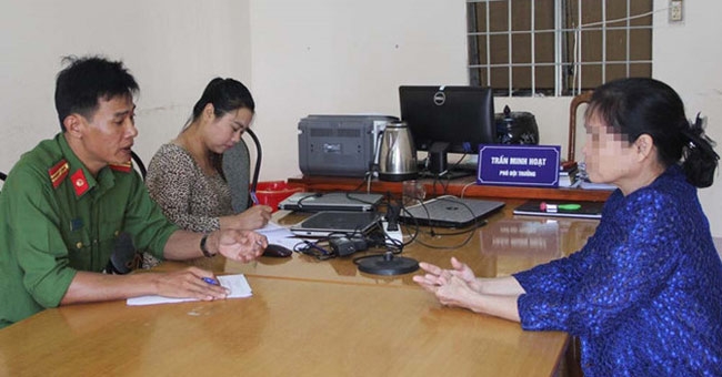 gia danh cong an lua chuyen tien sos