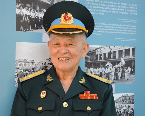 ha noi truoc ngay don doan quan giai phong vao tiep quan