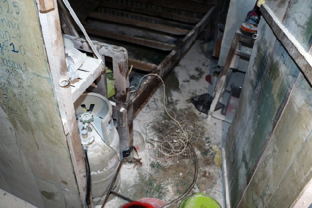 ke nghi ngao da doi chem nguoi lay dien cau vao binh gas co thu