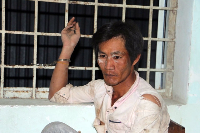 ke nghi ngao da doi chem nguoi lay dien cau vao binh gas co thu