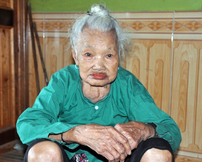 my nhan tram tuoi xu nui