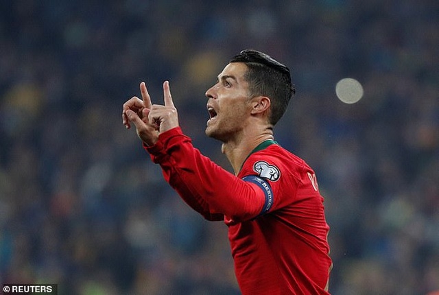 cronaldo can moc 700 ban thang bo dao nha van thua ukraine