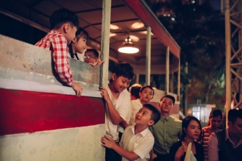 Leng keng leng keng! Mời quý vị lên chuyến tàu tới Quán Thanh xuân