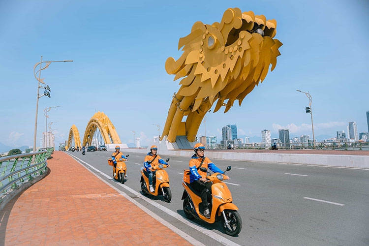 Dịch vụ giao hàng “xanh” AhaFast nổi bật trên đường phố Đà Nẵng