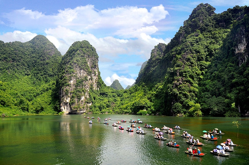 Khách du lịch trong 9 tháng qua ước đạt 394,2 nghìn tỉ đồng, đạt 78% so với cùng kỳ năm 2019