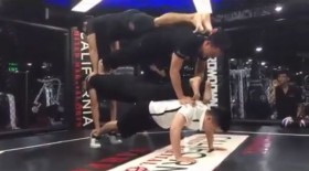 [VIDEO] Choáng với sức mạnh cơ bắp của HLV ở California Fitness