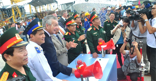 Hạ thủy tàu 9004 cho Cảnh sát biển 