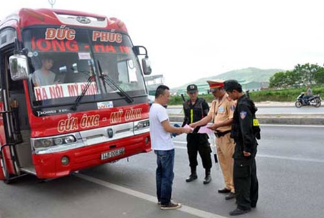 Nhận diện chiêu trò 'né' súng bắn tốc độ nhan dien chieu tro qua mat sung ban toc do cua csgt