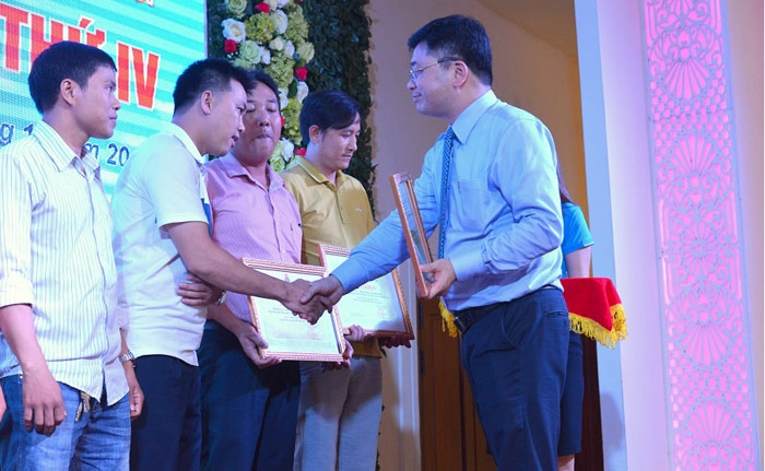 khen thuong nhung doi ban tay vang bsr