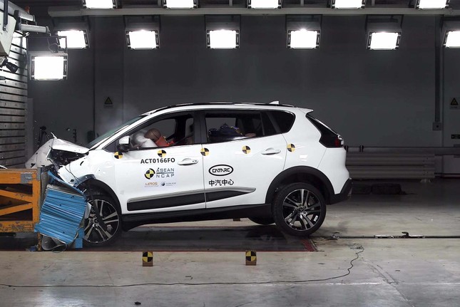 VinFast VF e34 - SUV cỡ C hiếm hoi tầm gi&aacute; 700 triệu đạt chuẩn an to&agrave;n ASEAN NCAP ảnh 2