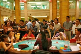 [VIDEO] Người Việt "đốt tiền" tại casino Campuchia