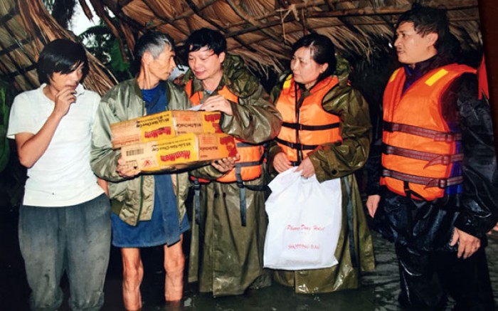 an tuong ve chuyen cuu tro mien trung