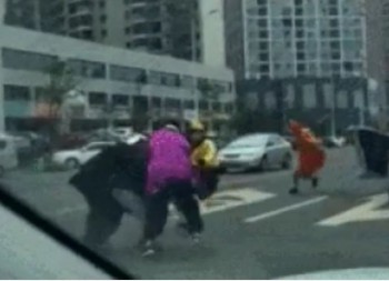 [VIDEO] '4 thầy trò Đường Tăng' đánh người trên phố