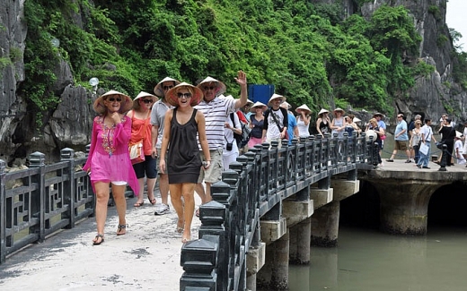 luat du lich 2017 lam kho huong dan vien