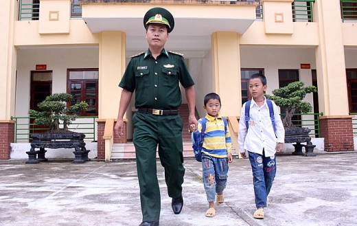 thay gia o quan ha m xanh tren vung dat khat