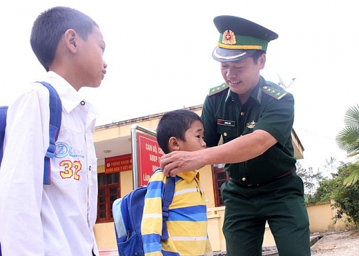 thay gia o quan ha m xanh tren vung dat khat