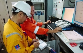 Cổ phiếu dầu khí nổi sóng
