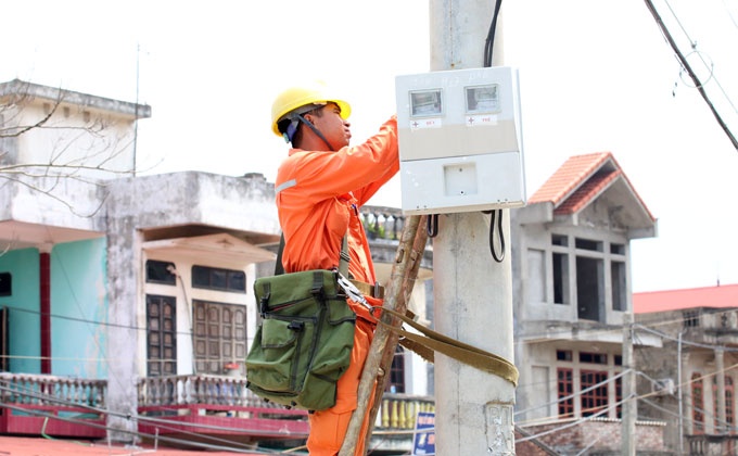 Lắp đặt công tơ điện tử ở Điện lực Tiên Du (Bắc Ninh) khoa-hoc-cong-nghe-la-diem-tua-phat-trien-ben-vung