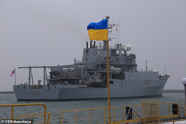 anh dieu tau chien toi bien den ung ho ukraine doi pho nga