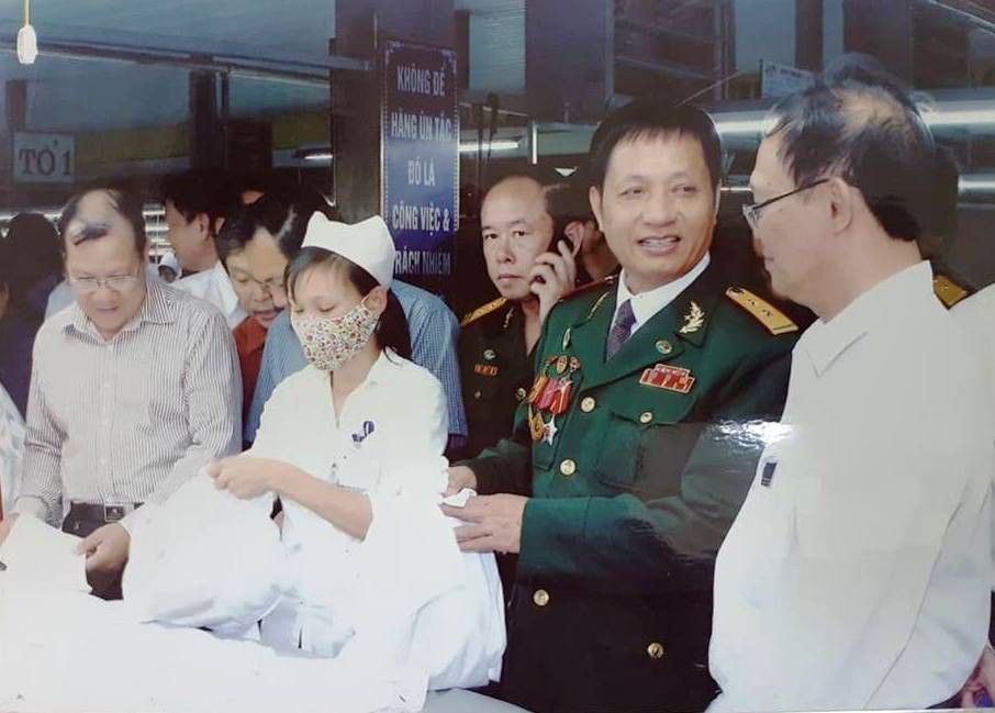 nguoi linh doanh nhan nang long voi nhung canh doi khon kho