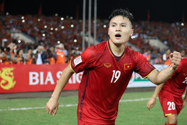 quang hai nhan giai qua bong vang viet nam 2018