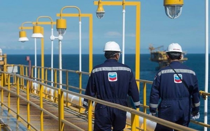 chevron chao ban co phan tai 2 lo dau khi o nigeria