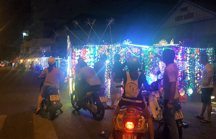tp hcm ron rang khong khi don noel