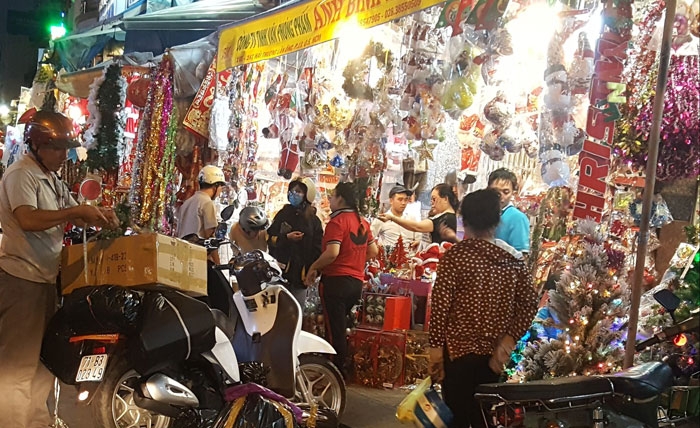 tp hcm ron rang khong khi don noel