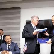 thach thuc tat ca tho nhi ky tiep tuc tham do dau khi o dia trung hai